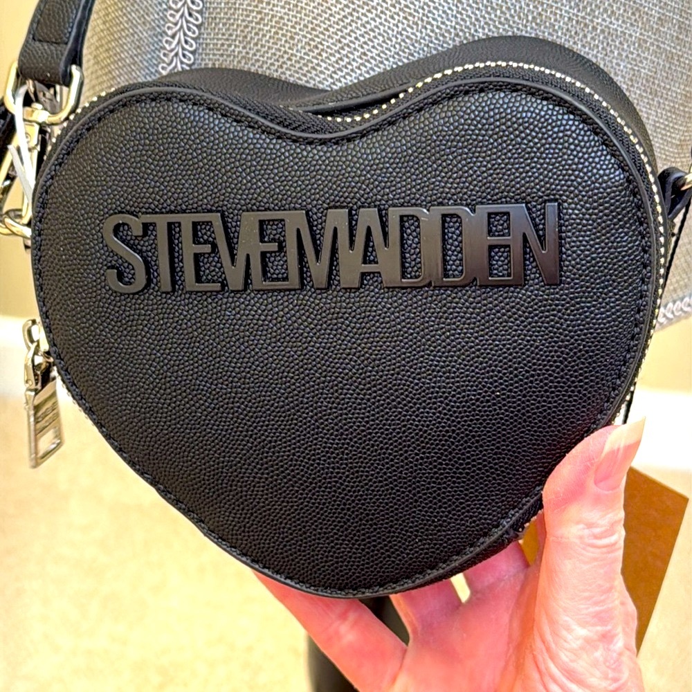 New Steve Madden Black Heart Crossbody Bag.  Two crossbody removeable straps. - Picture 8 of 14